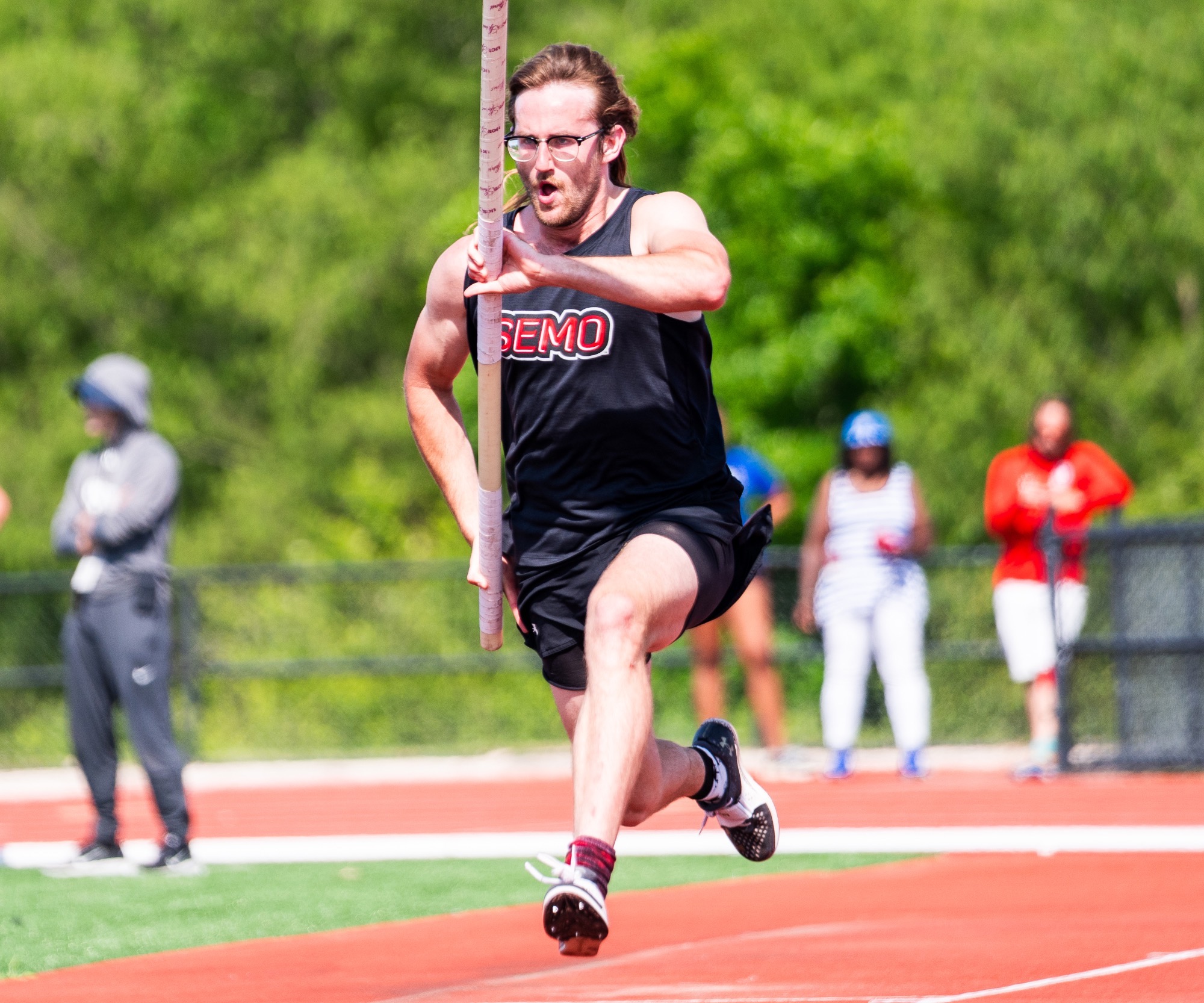Sullivan Gleason running down the runway to pole vault at the OVC Championships