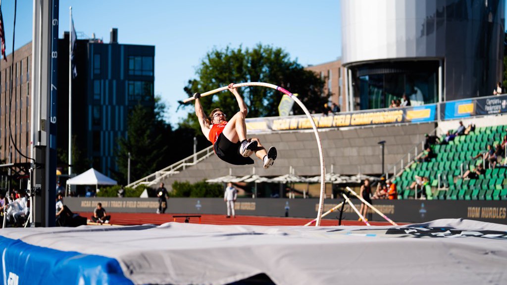 Sullivan Gleason bends the bar on his pole vault attempt 