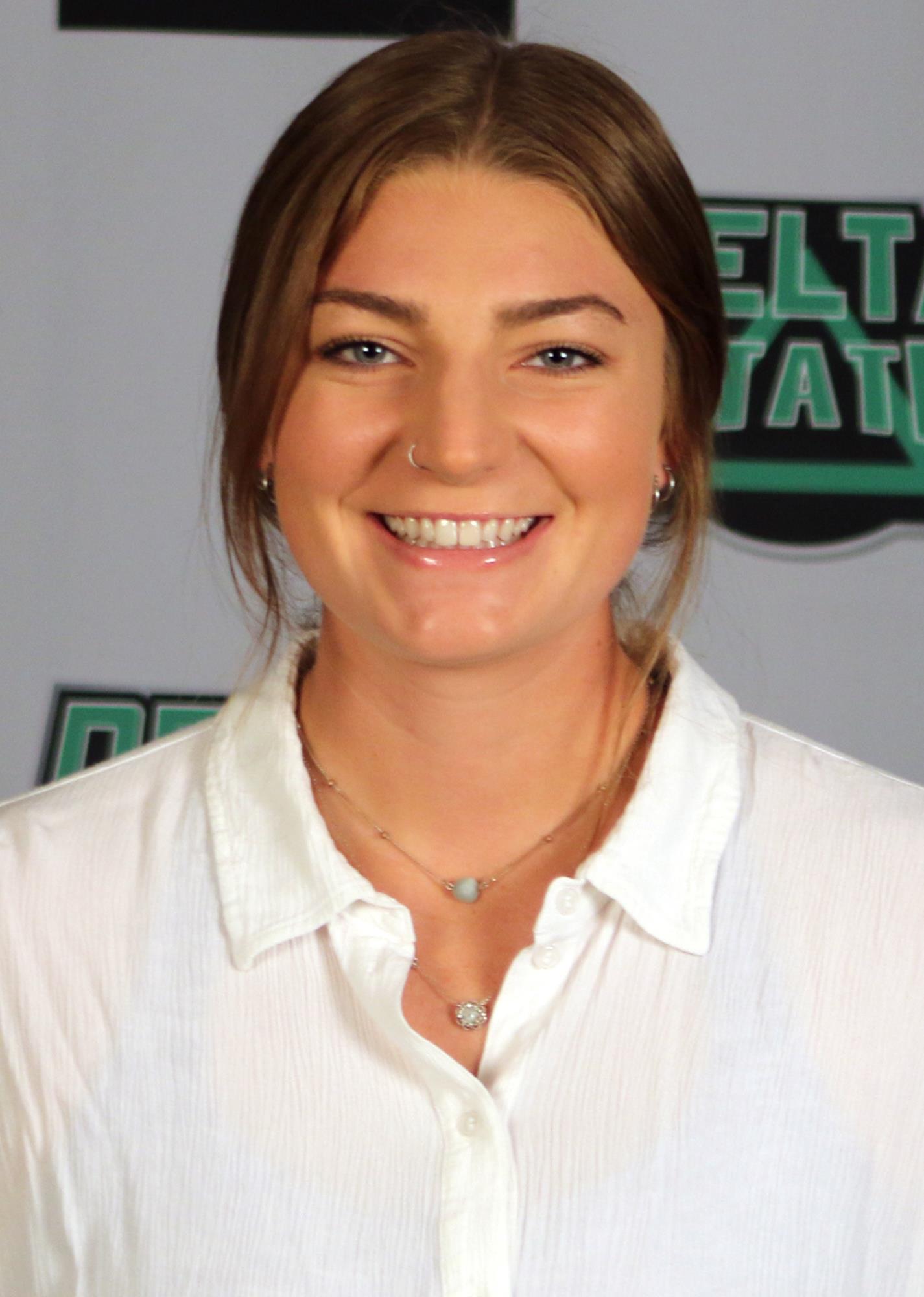 SiannaDeCarliHeadshot