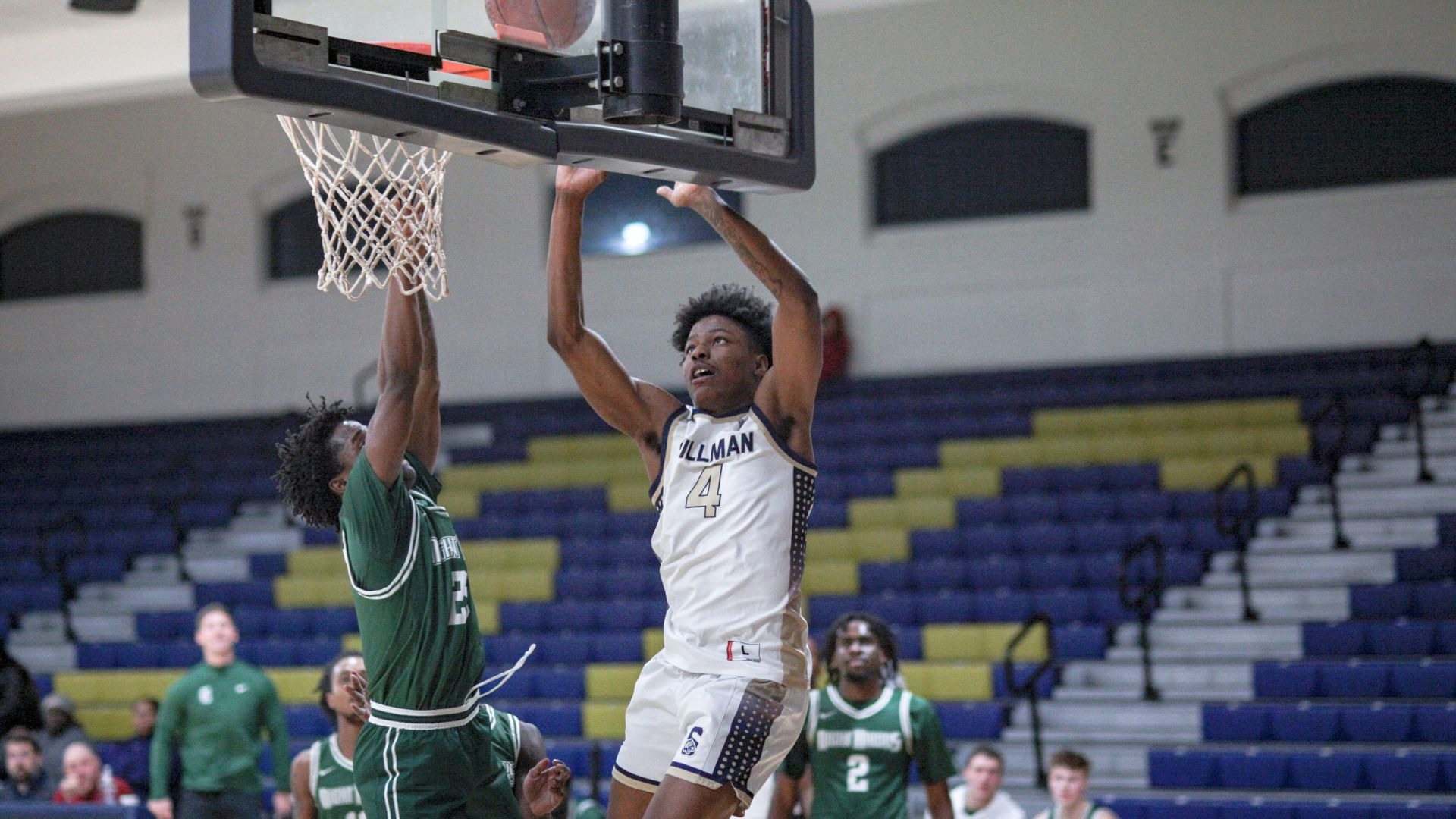 Dasean Sellers goes for a shot against Thomas