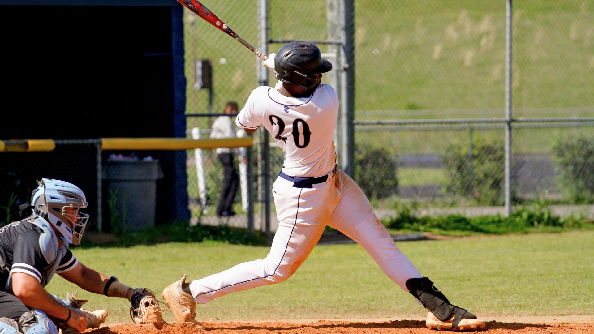 Troy Davis takes a mighty cut