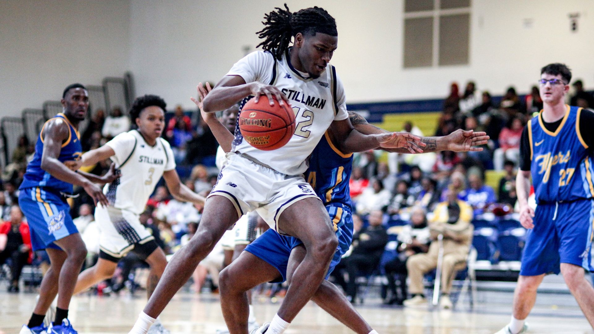 Allister Dixon spin move into the paint