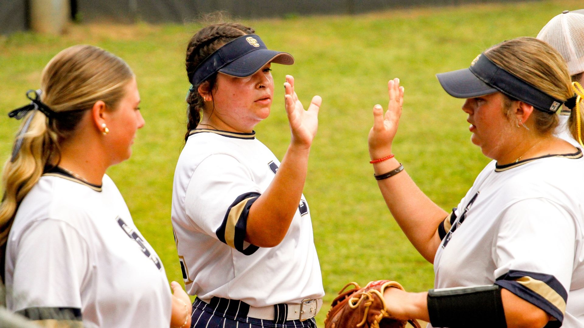 Anna Sullivan, Gracie Fjeldstad and Avary Lumpkin celebrate