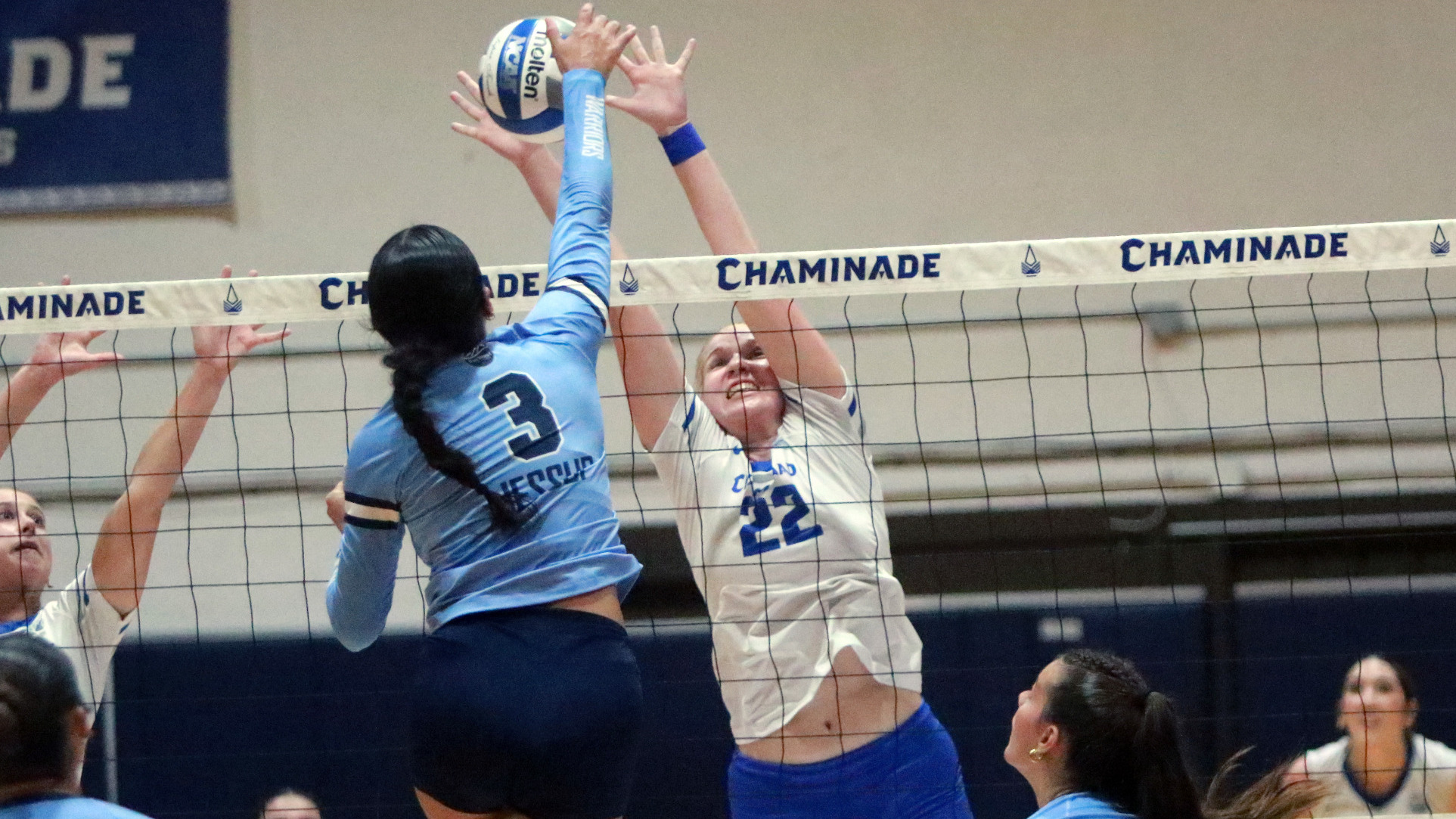 Anna Karasinska block vs. Jessup