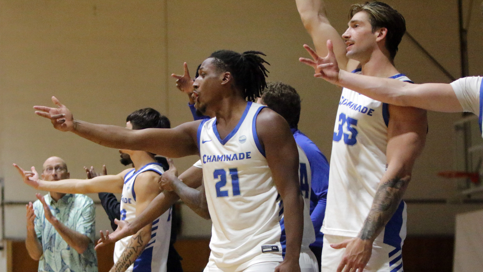 MBB bench vs. Hawai'i Hilo