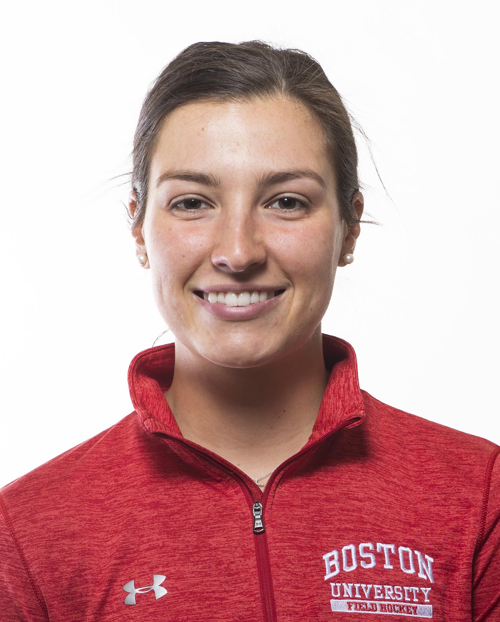 Tori Roche headshot - Spring 2022