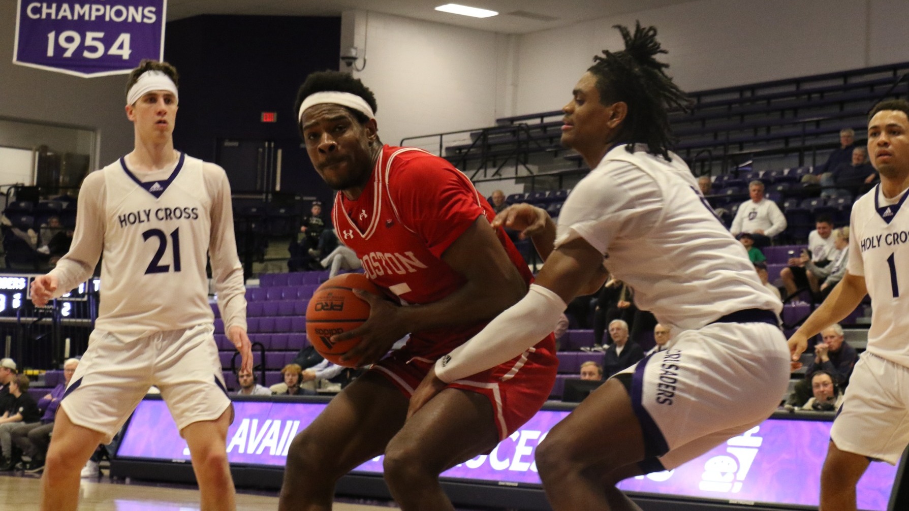 Holy Cross Outlasts Men's Basketball on Buzzer Beater, 7169 Boston