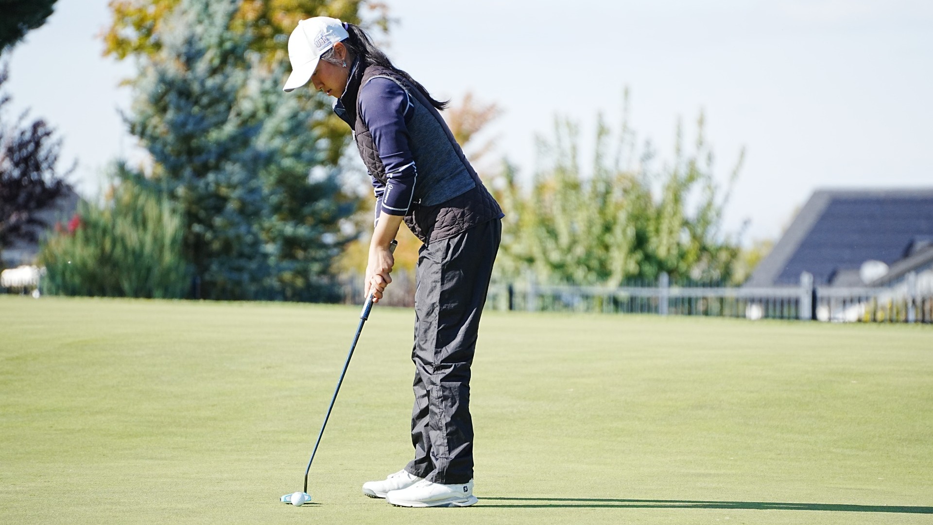 Keira Hou lines up a putt during the playoff at the tournament