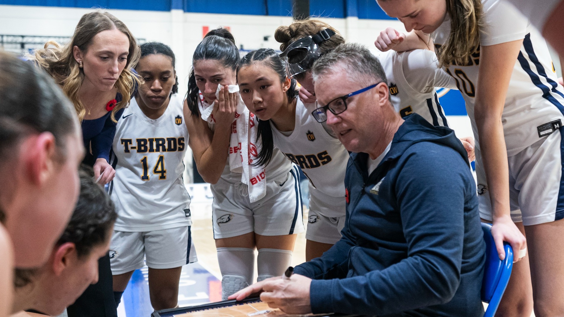 Dave Taylor talks to the team during a huddle