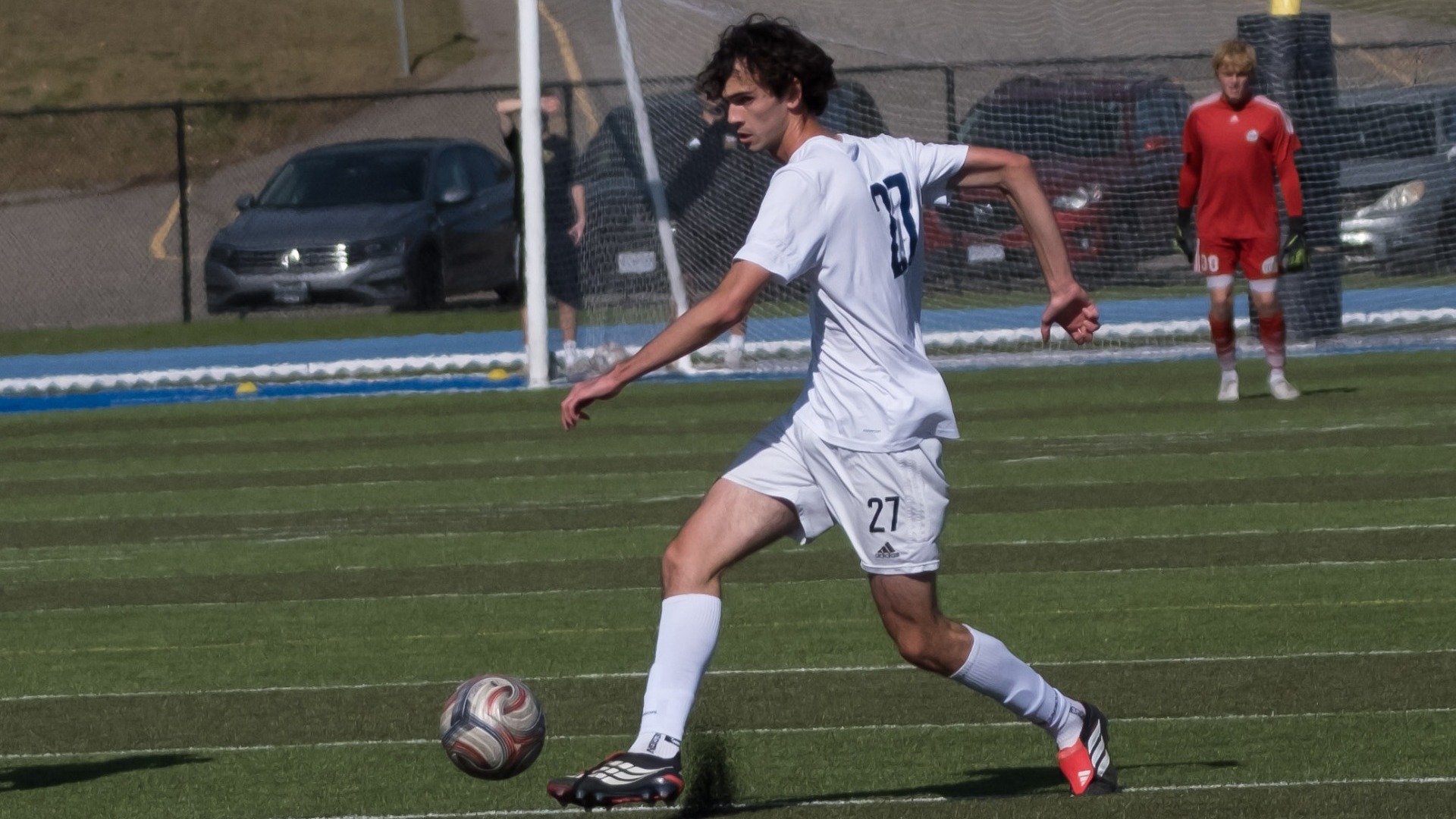 Markus Rukavina dribbles the ball uncontested