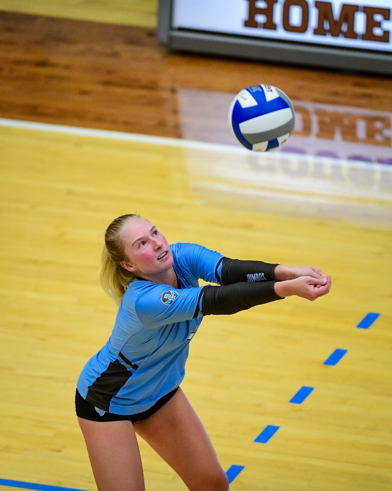 Jumbos Drop Road Volleyball Contest At Middlebury Tufts University