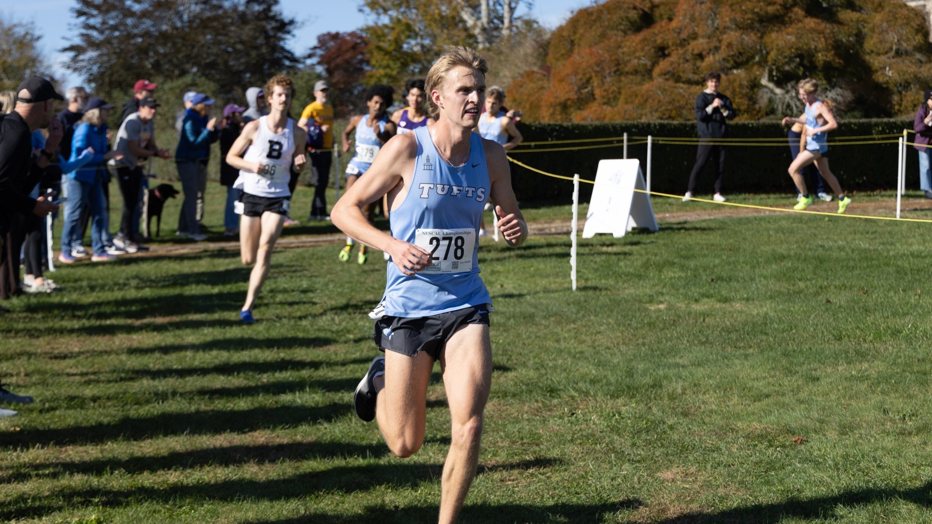 Quinn Hampson runs for Tufts in the NESCAC Championship race.