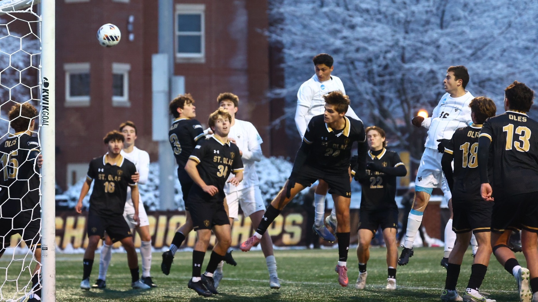 Taylor Feinberg Scores Game Winner Against St. Olaf in NCAA Semifinals.