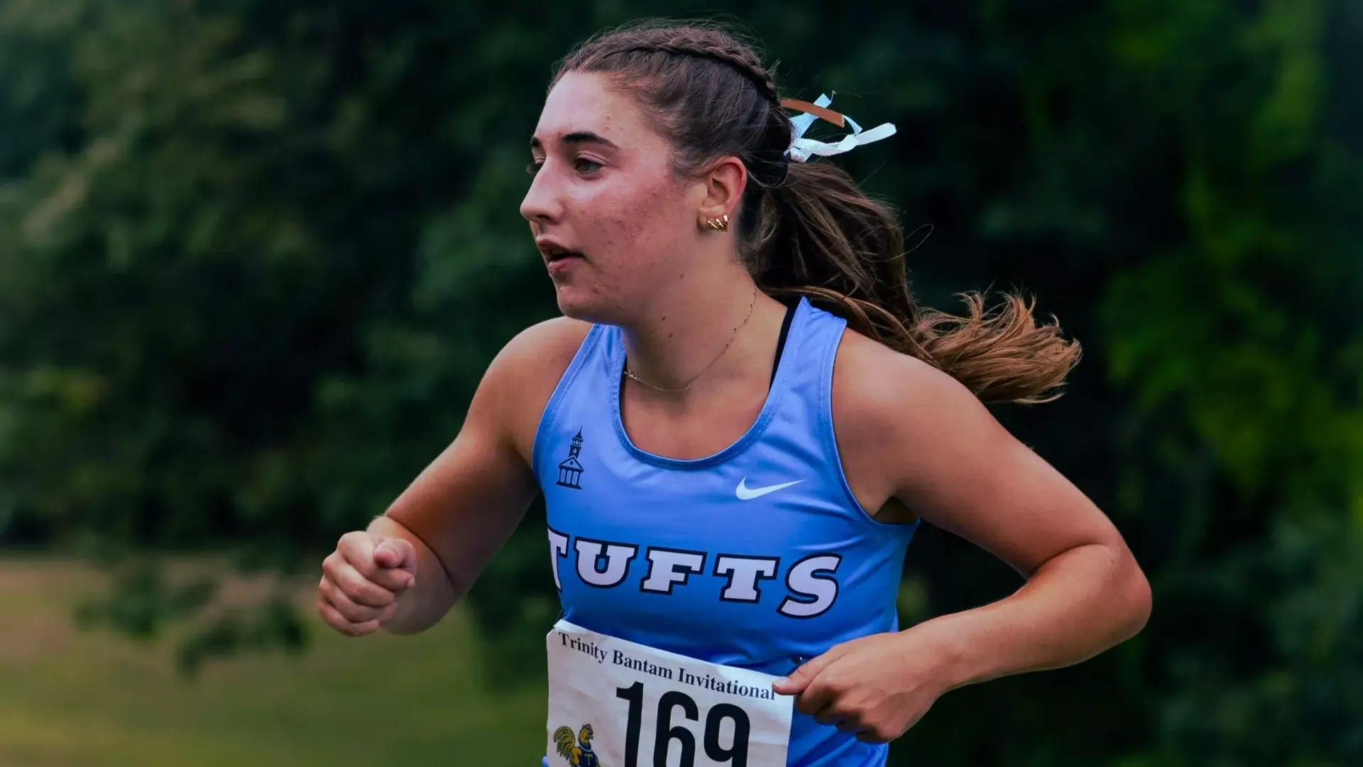 Samara McVey competes at Trinity College in the fall 2025.