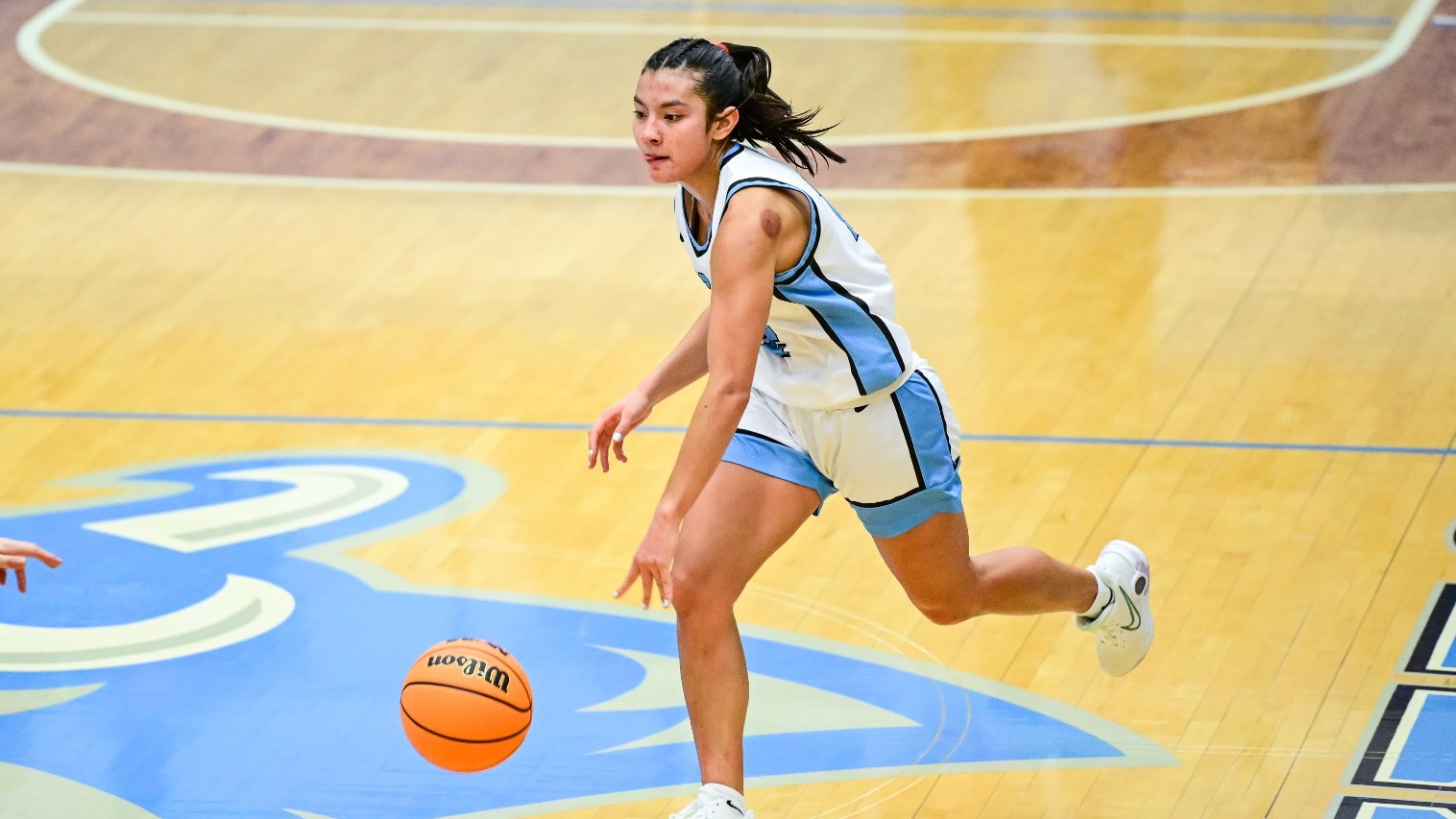 Annie Aspesi Dribbles Against Bowdoin College January 9.