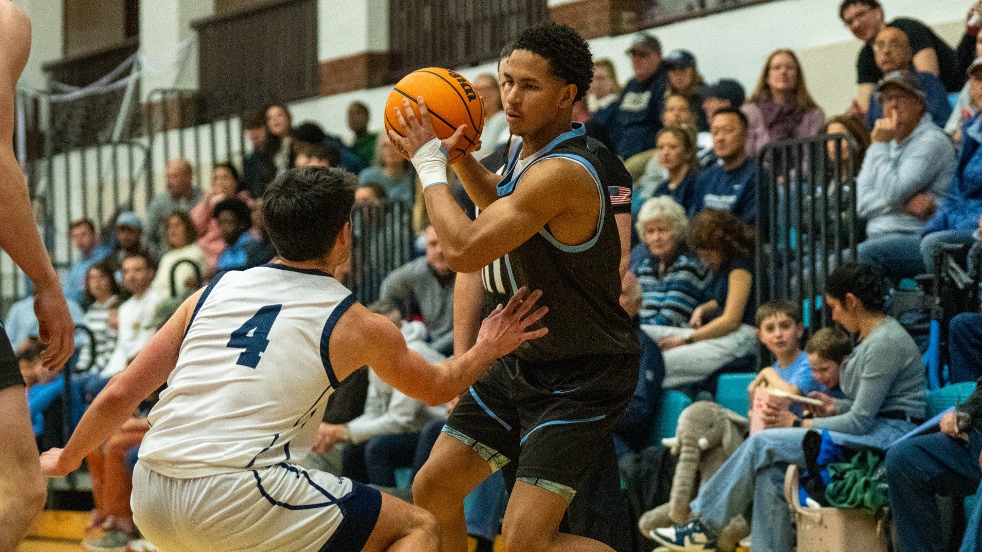 Sidney Wooten Handles Pressure Against Middlebury College January 17.