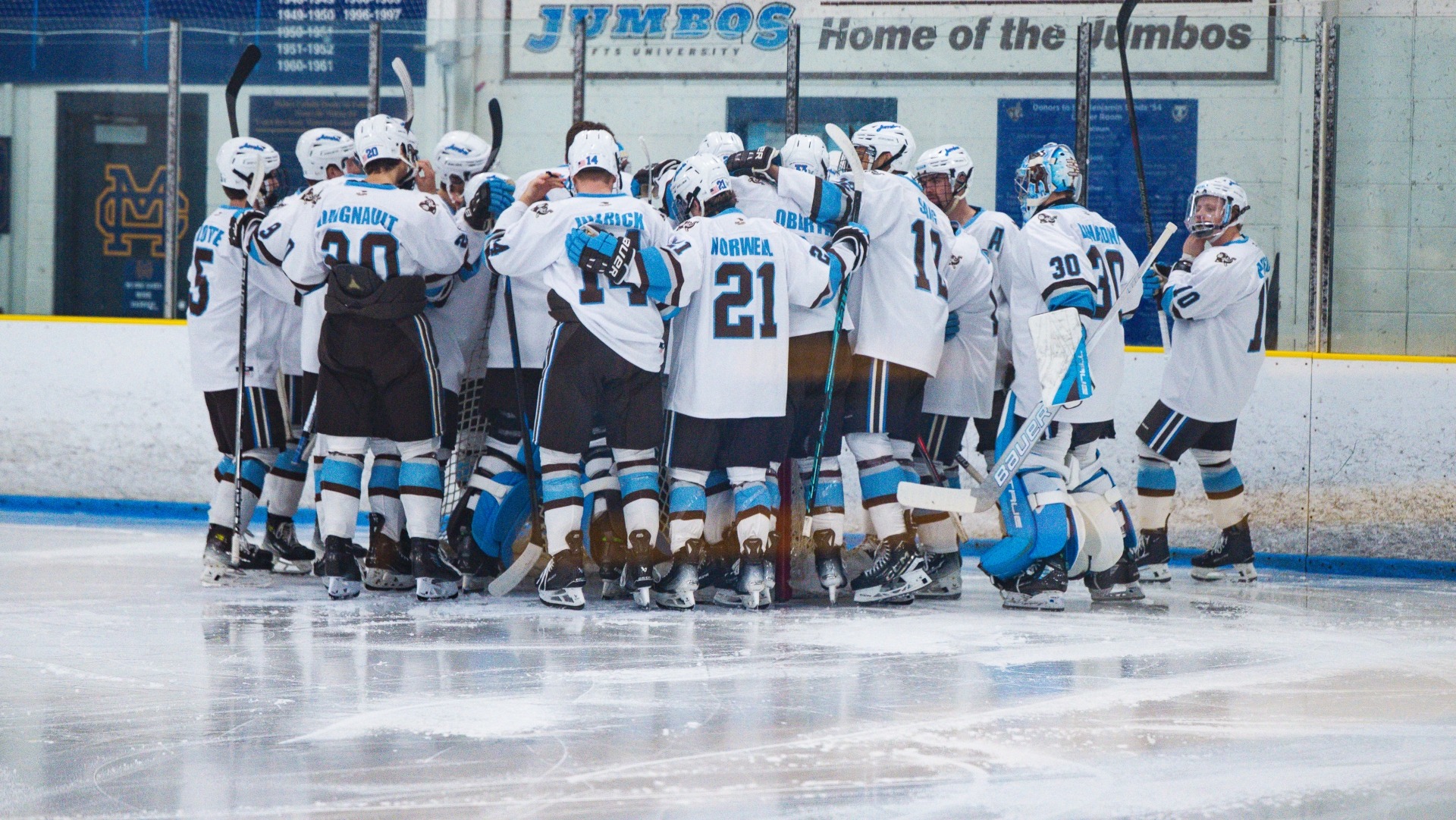 The Jumbos gather around the net prior to the Wesleyan game.