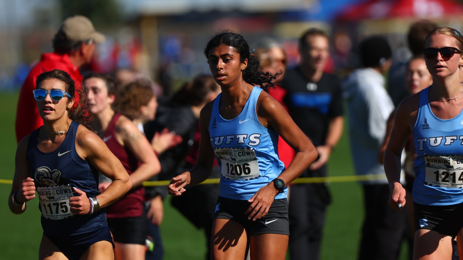 The Tufts women run at the Pre-Nationals meet in Minnesota.