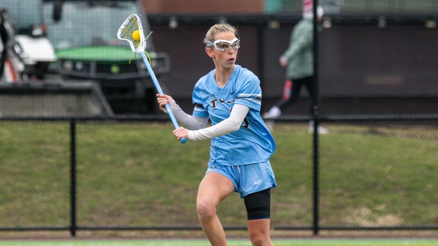 Esme Coes Passes Ball In Win Over Colorado College