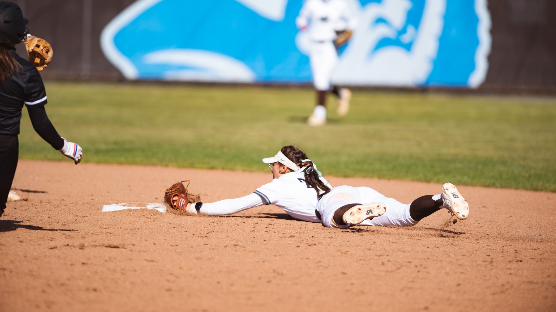 Cat Kawabe stretches to get a force out at second baes in Tufts' game versus Bates.