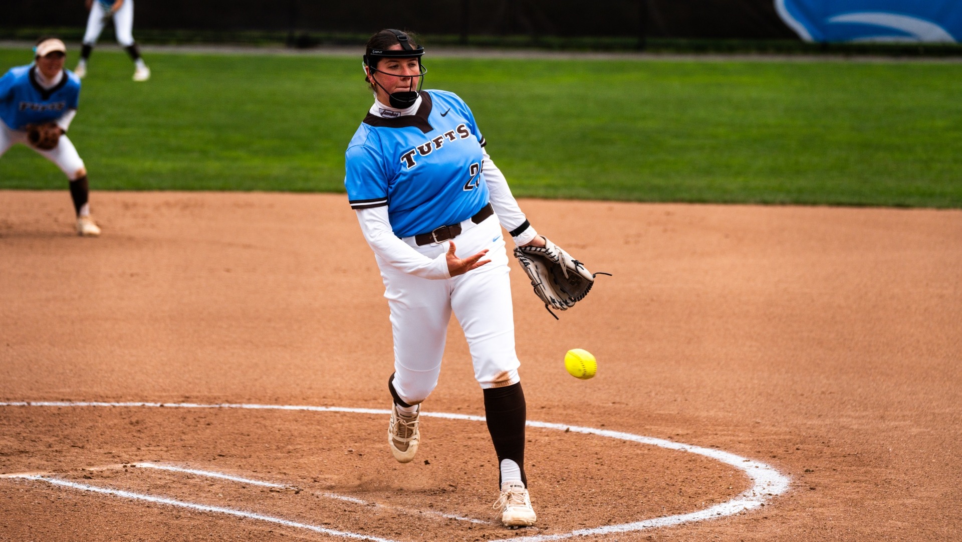Sarah Brody throws a pitch in Tufts action against Middlebury College.