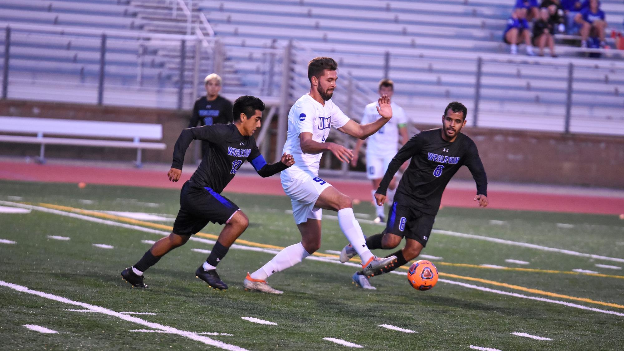 Stringer receives ball
