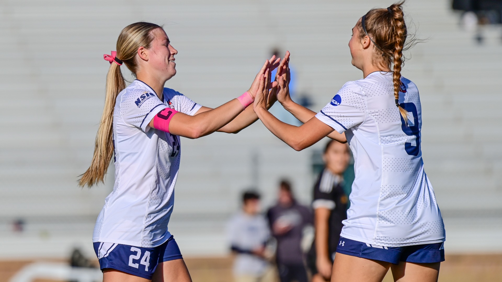 High fives by Olivia Gardner and Maicee Burke