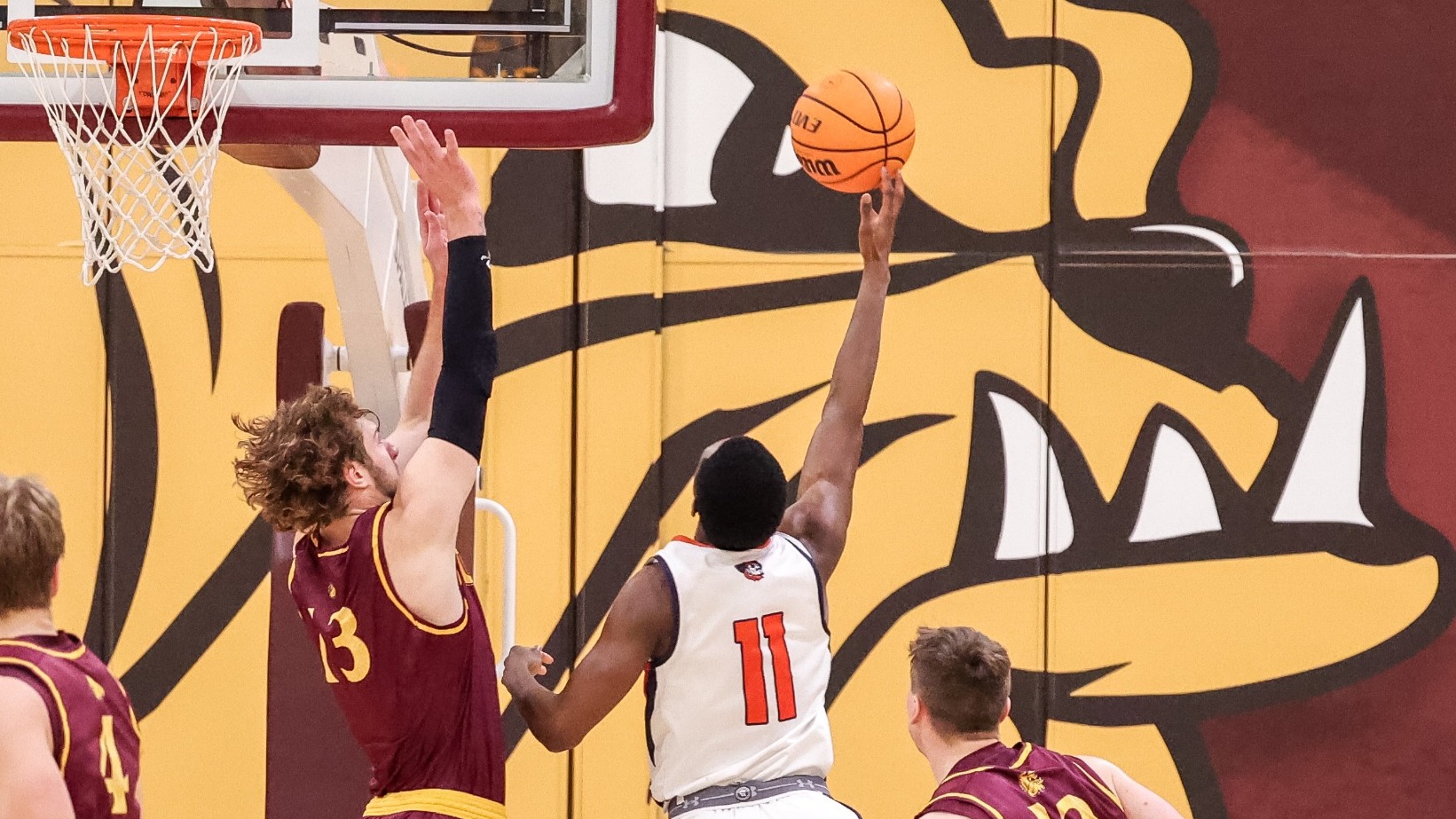 Tshawn Bois with the hook shot