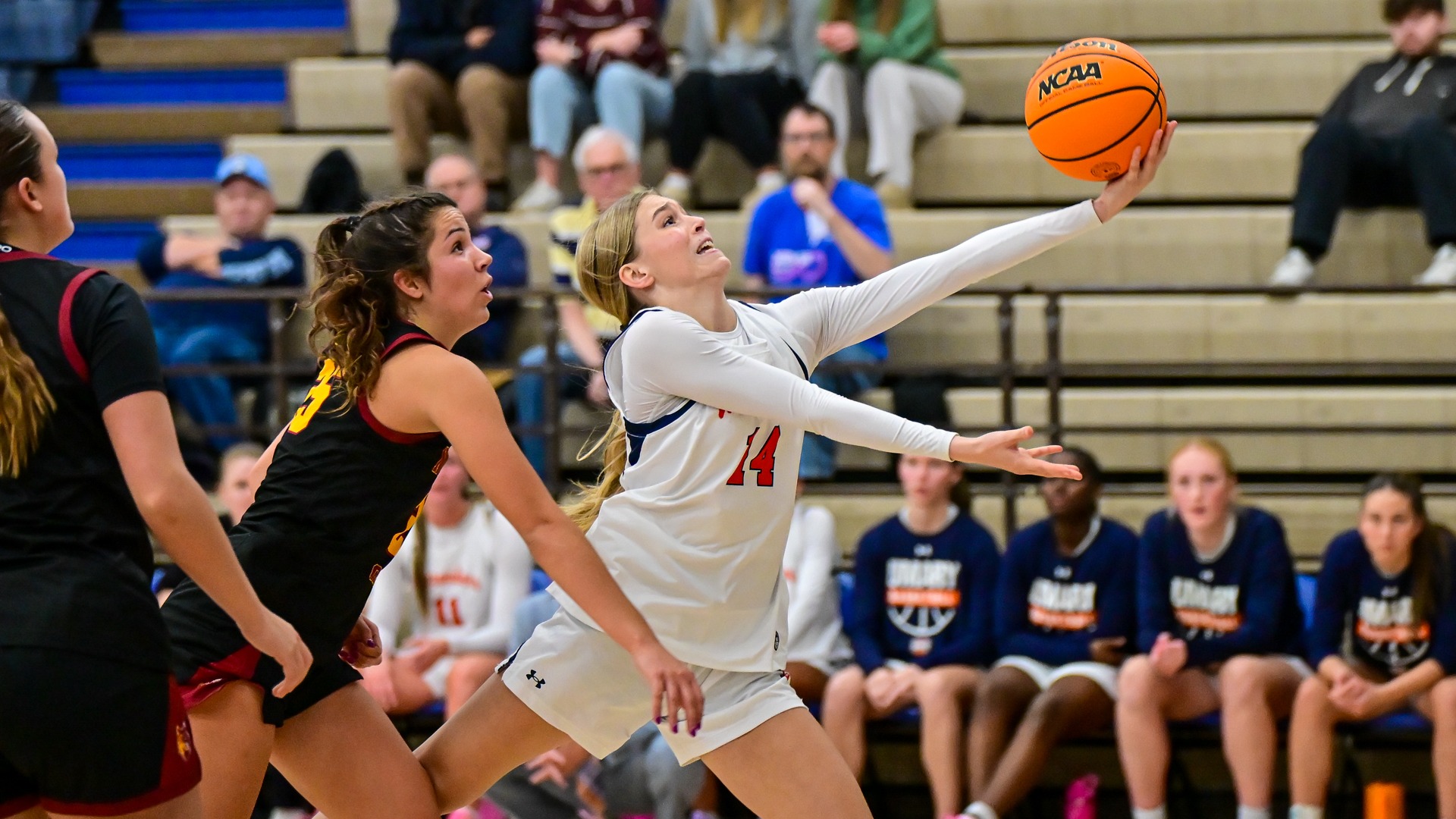 Chloe Nuss extends for layup