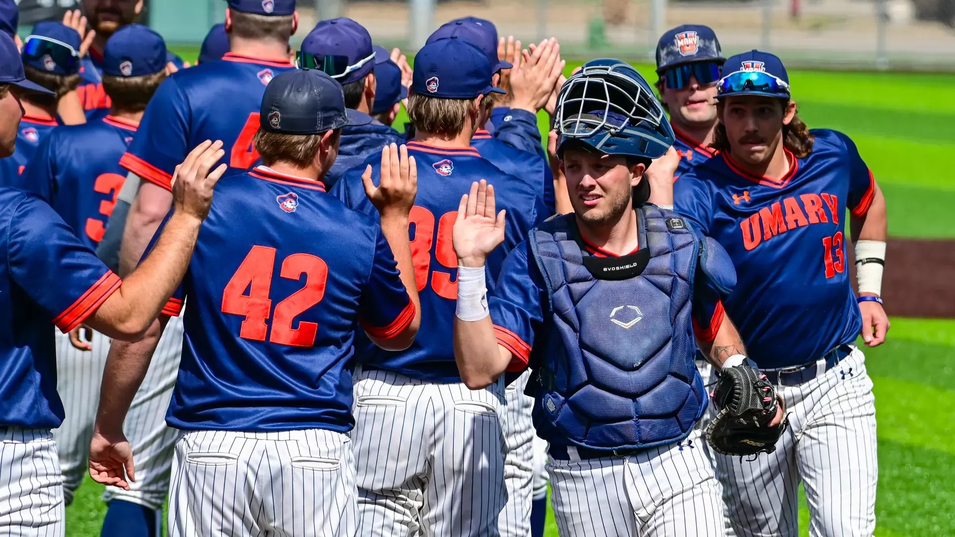 UMary celebrating win