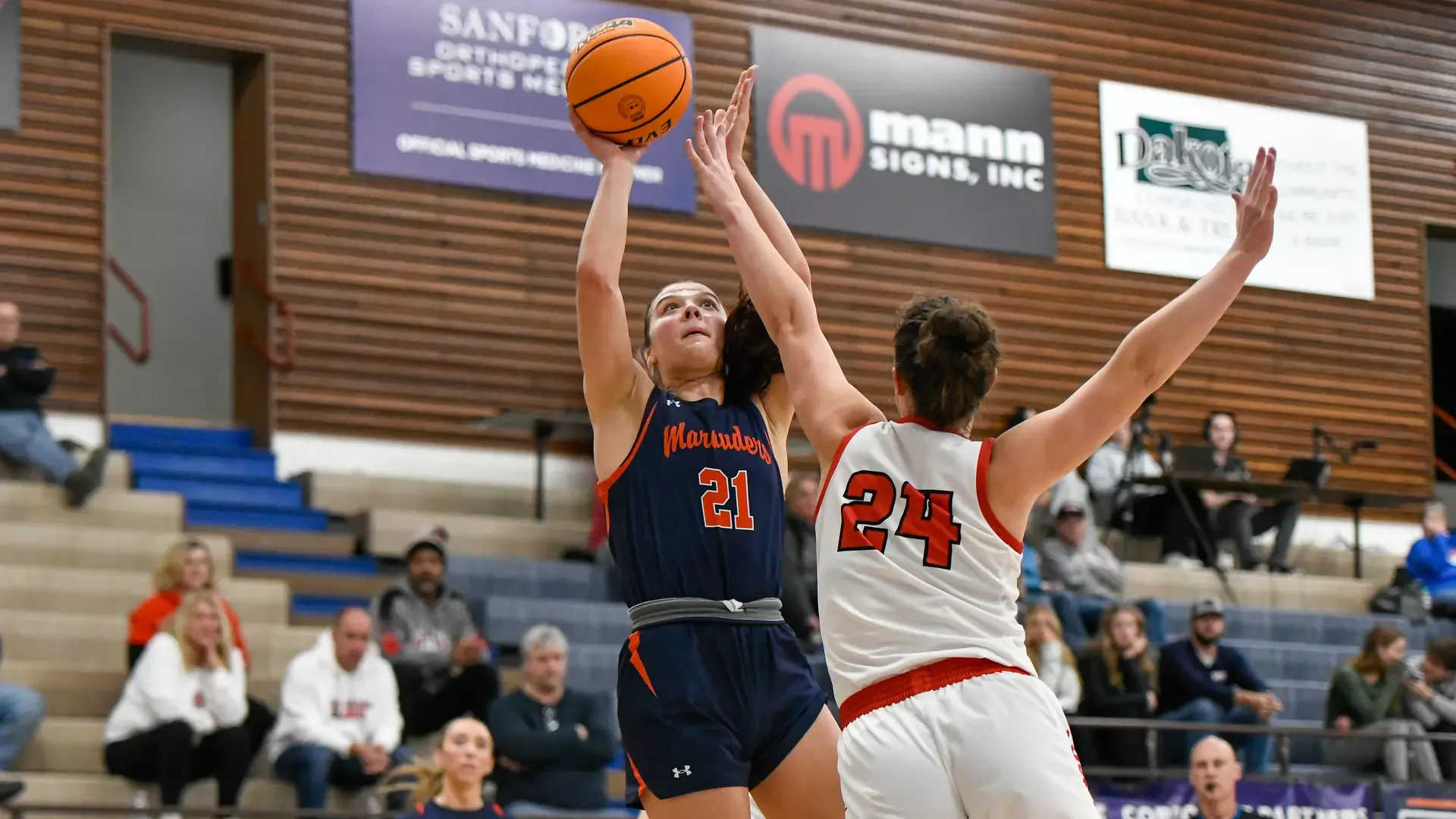 Anna Lenzen rises over defender