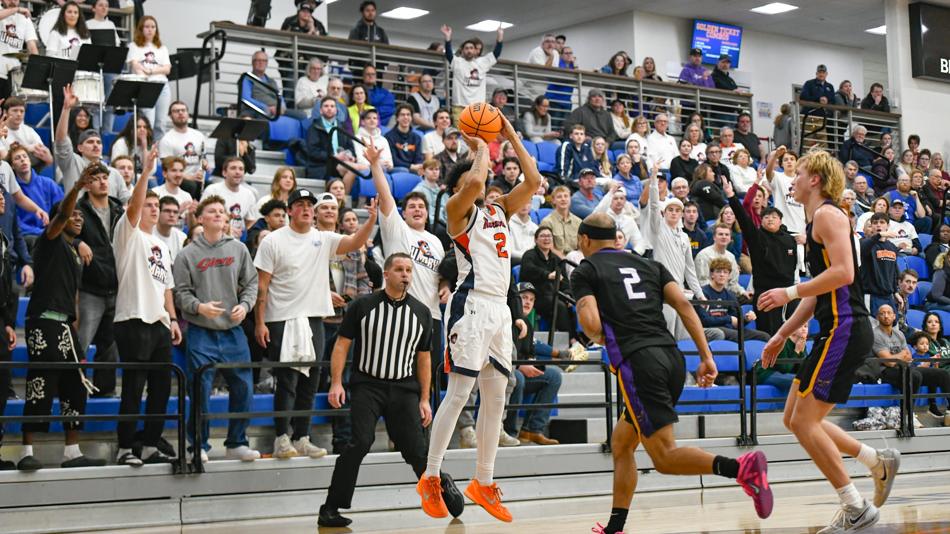 Amare Jackson fires in front of home crowd