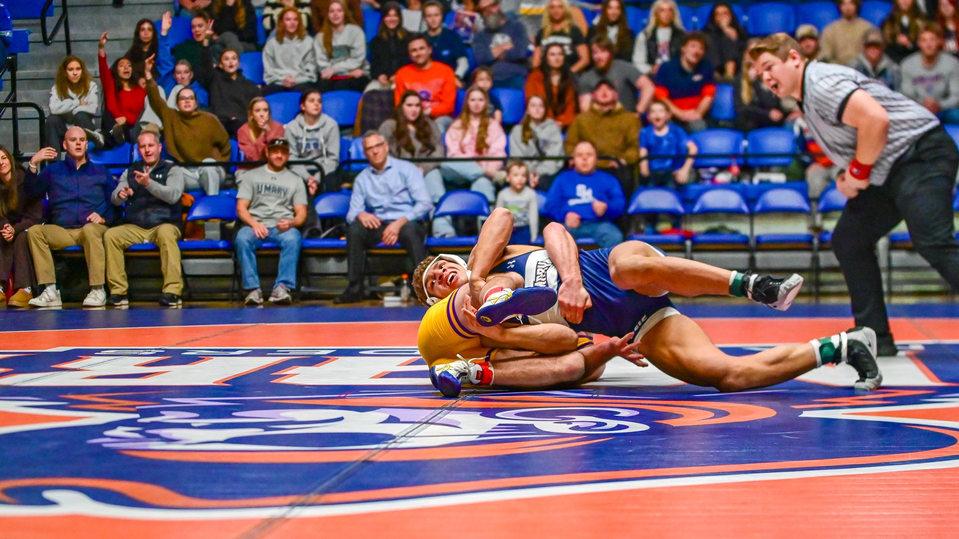 Emery Slater takedown against Mavericks