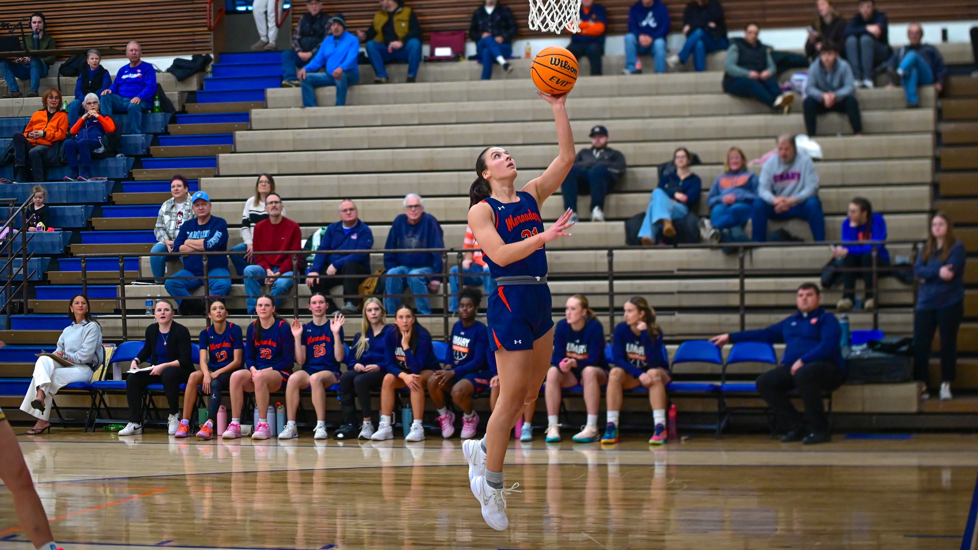 Anna Lenzen layup against Augue