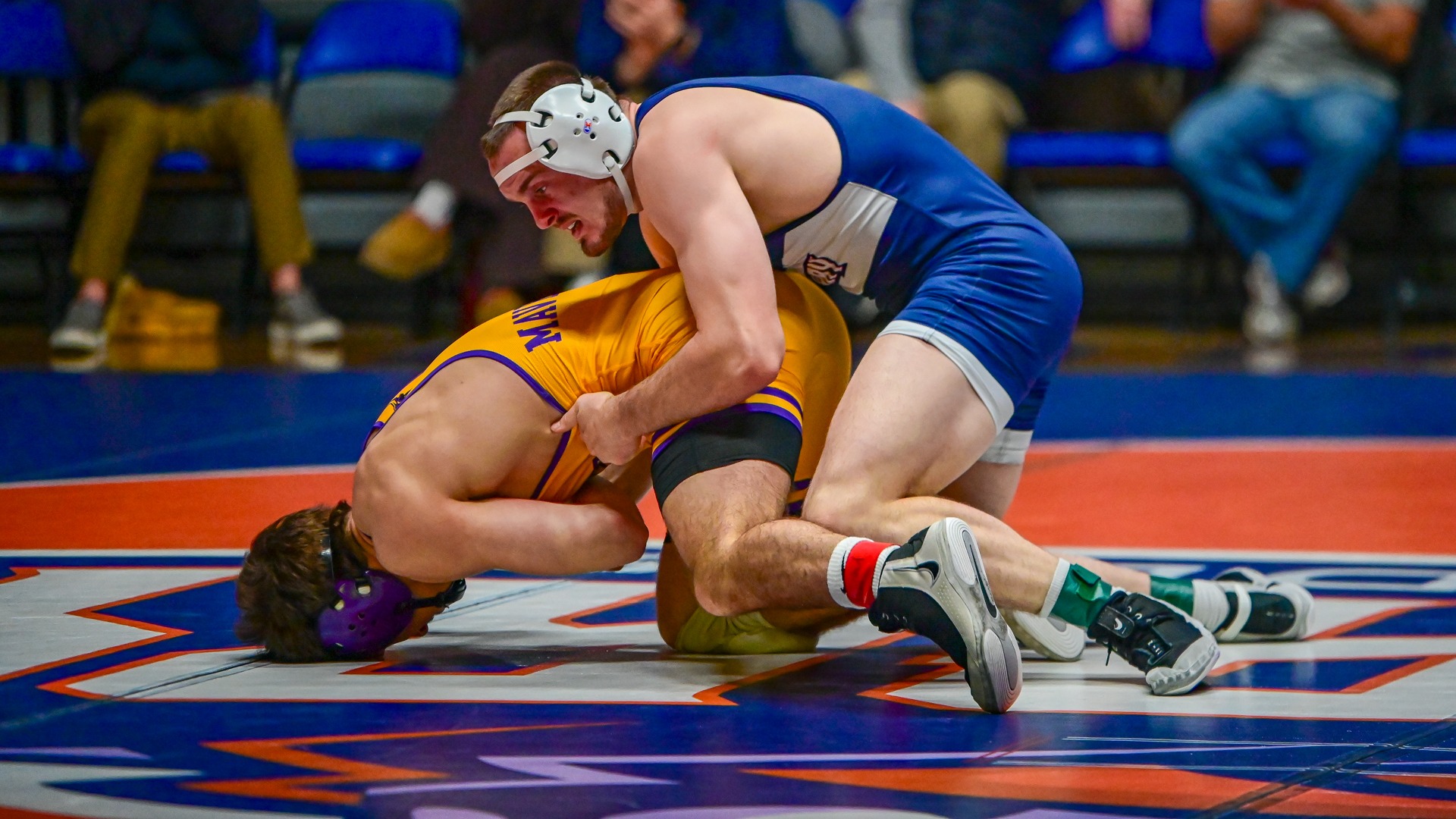 Lane Ewing against Manakto