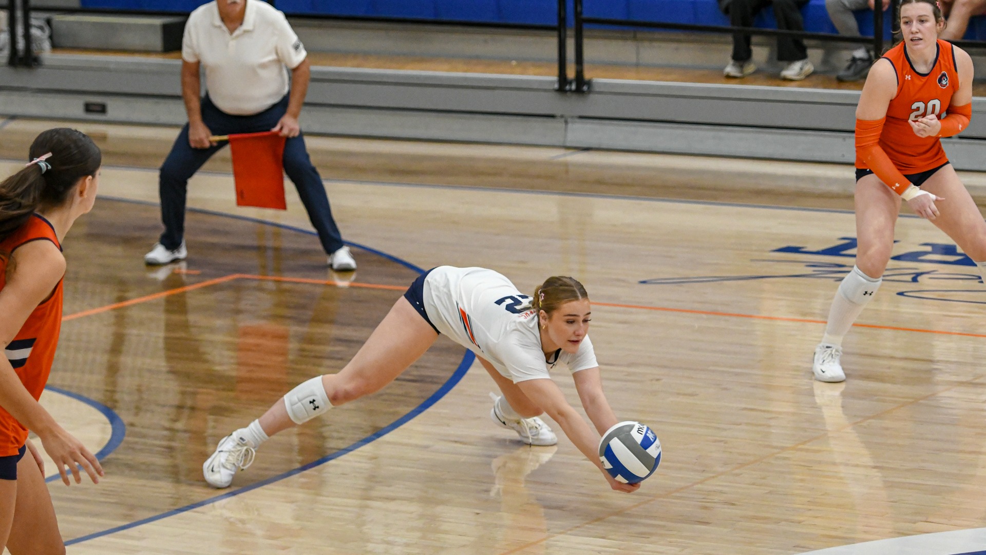 Norah Thome dig against WSU
