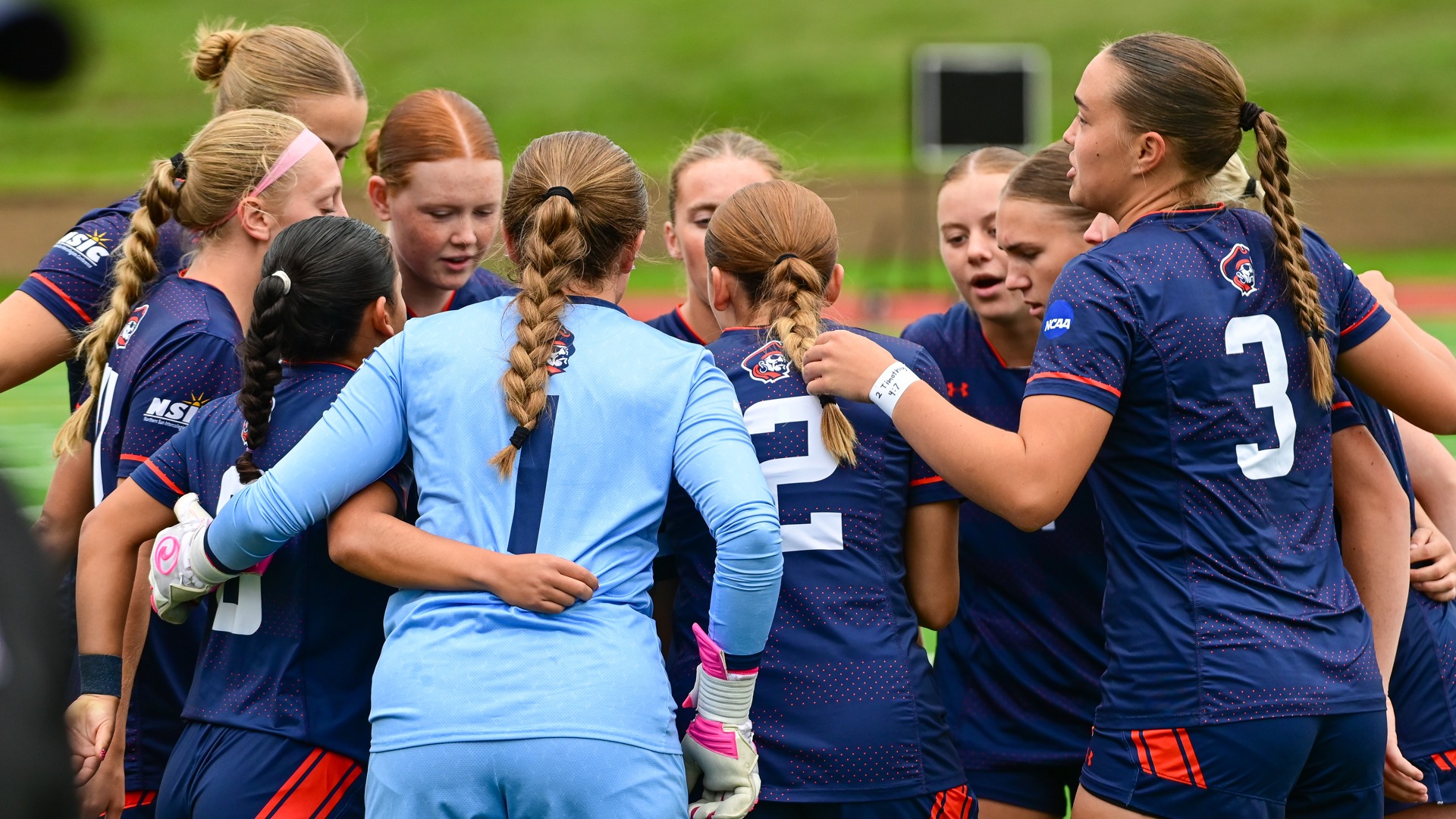 Starters huddle before match