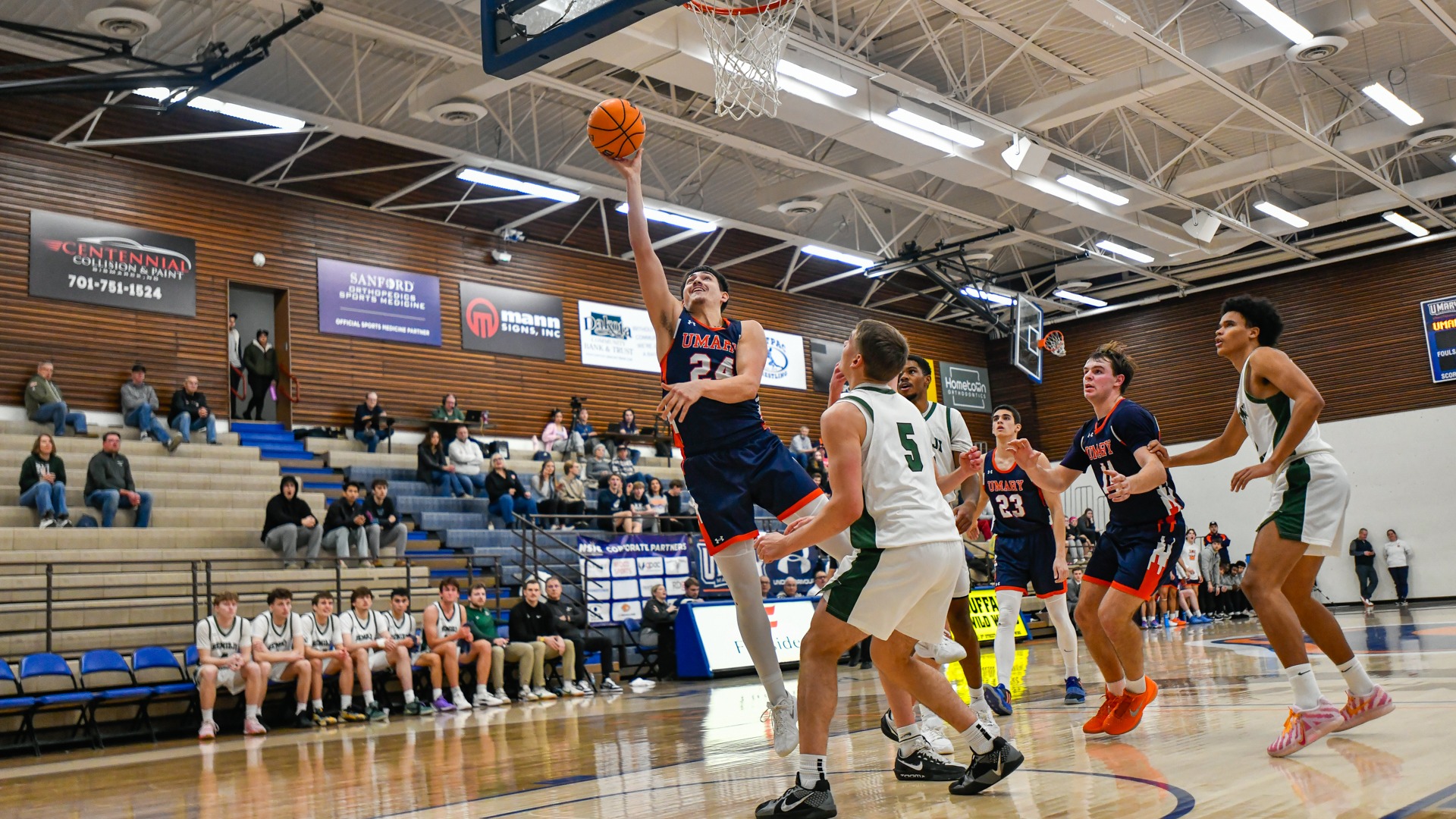 Cayden Redfield to the basket