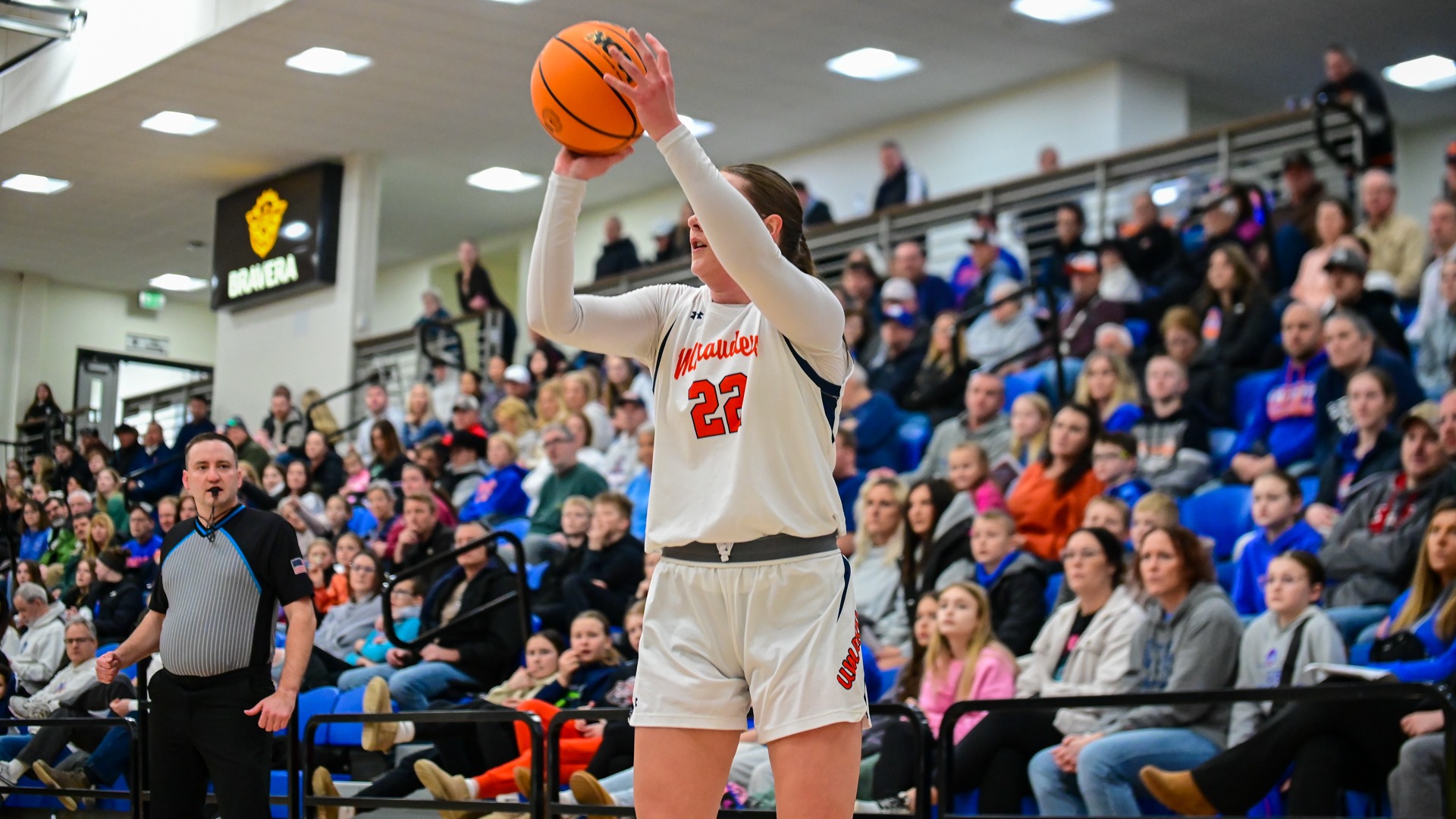 Cassie Erickson shooting against UJ