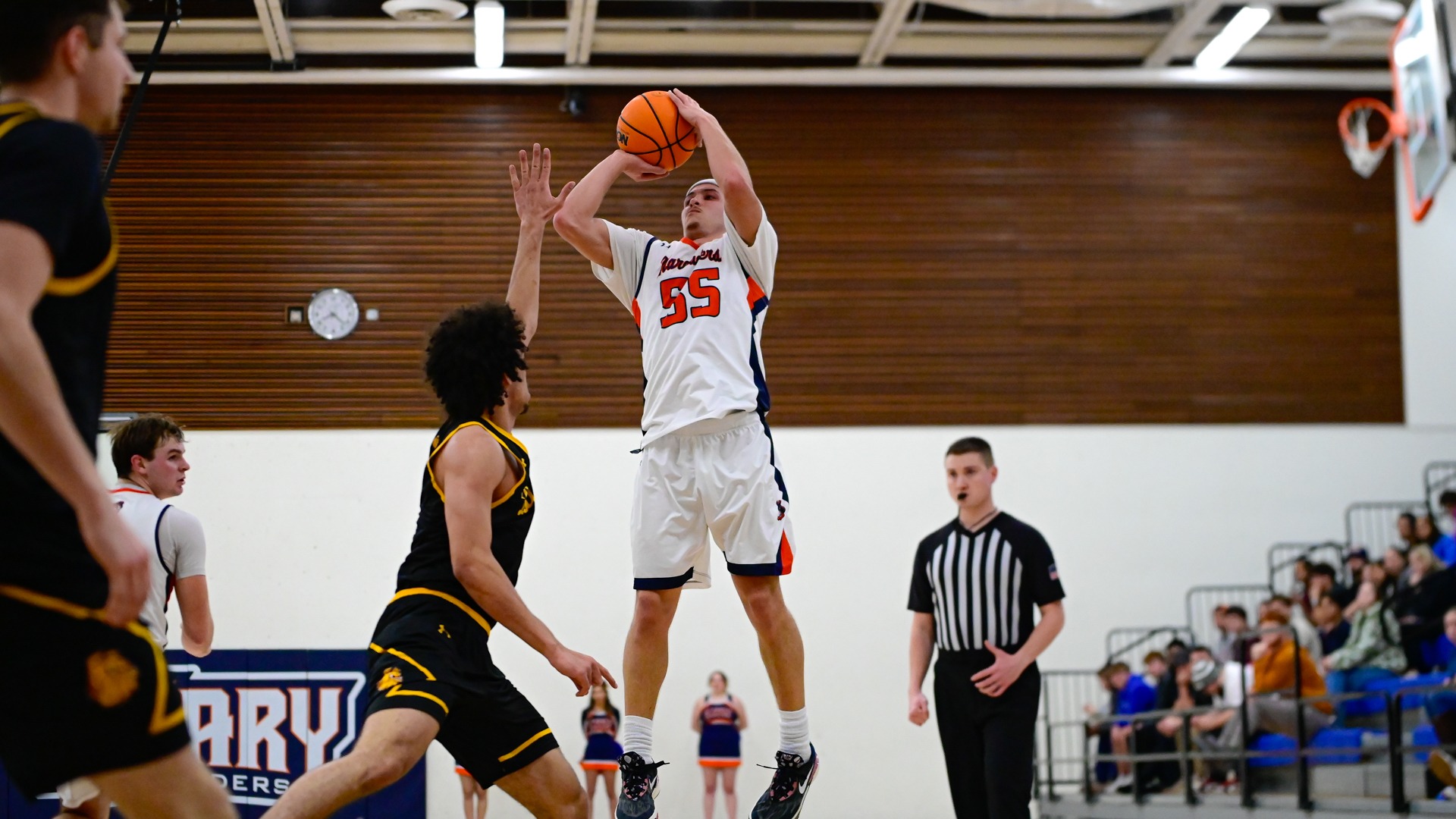 Noah Thomas rises for the shot