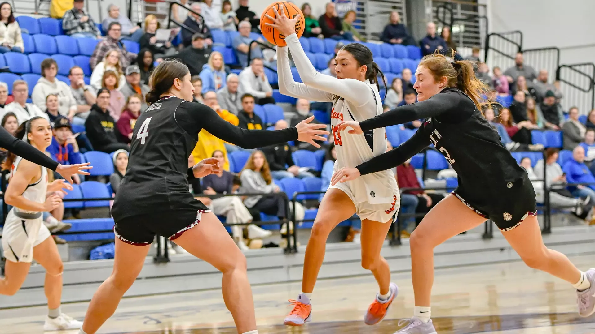 Bergan Kinnebrew through defenders