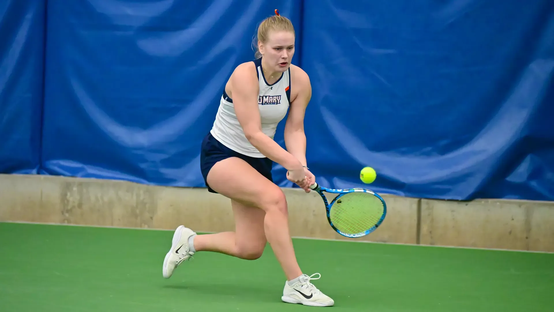 Elizabete Lekse low backhand