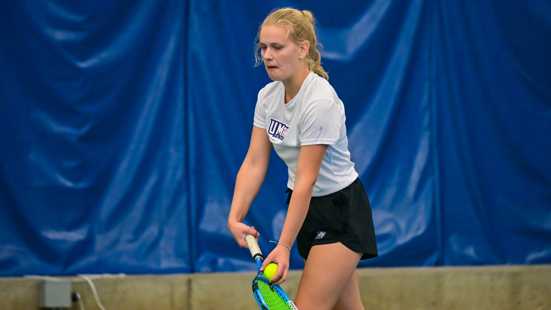 Elizabete Lekse getting ready to serve