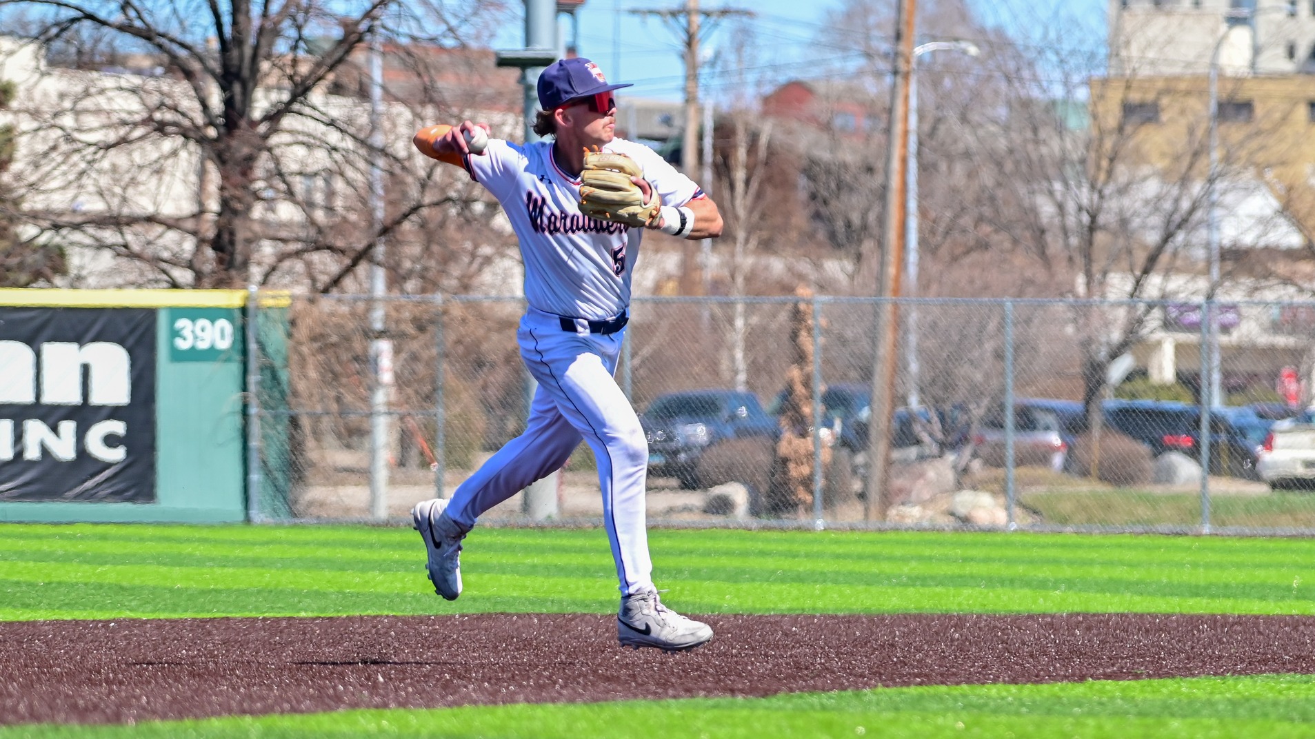 Hank Griffin throws on the run