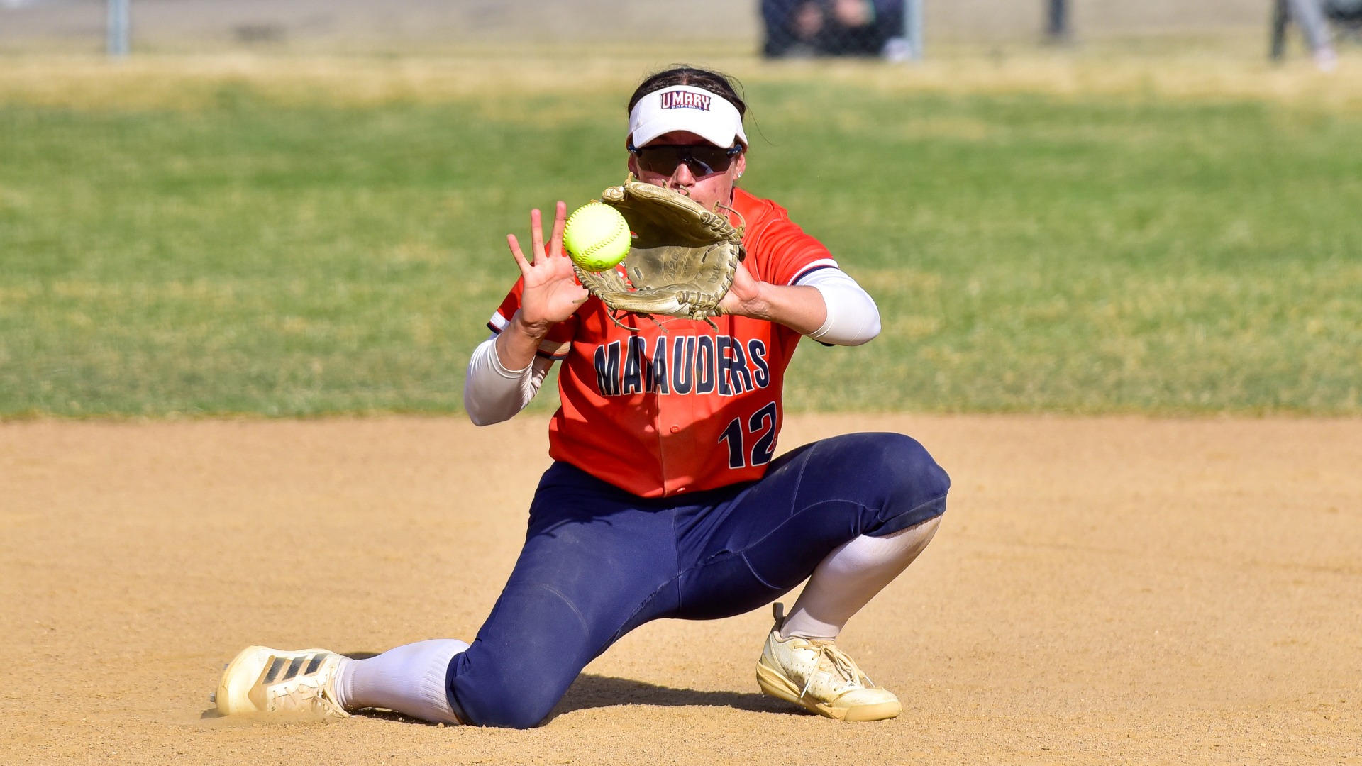 Daisy Sparrow catching line drive