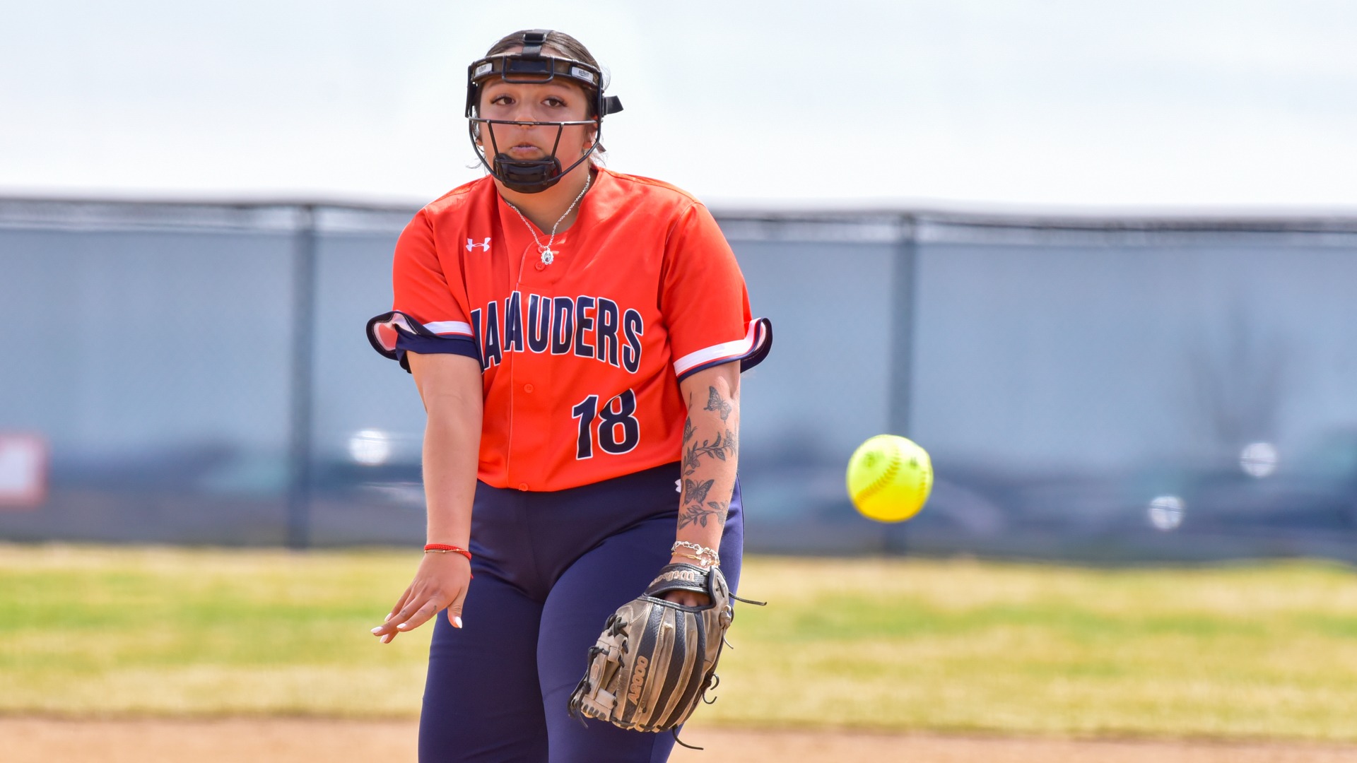 Jayleen Rojas pitching against NSU