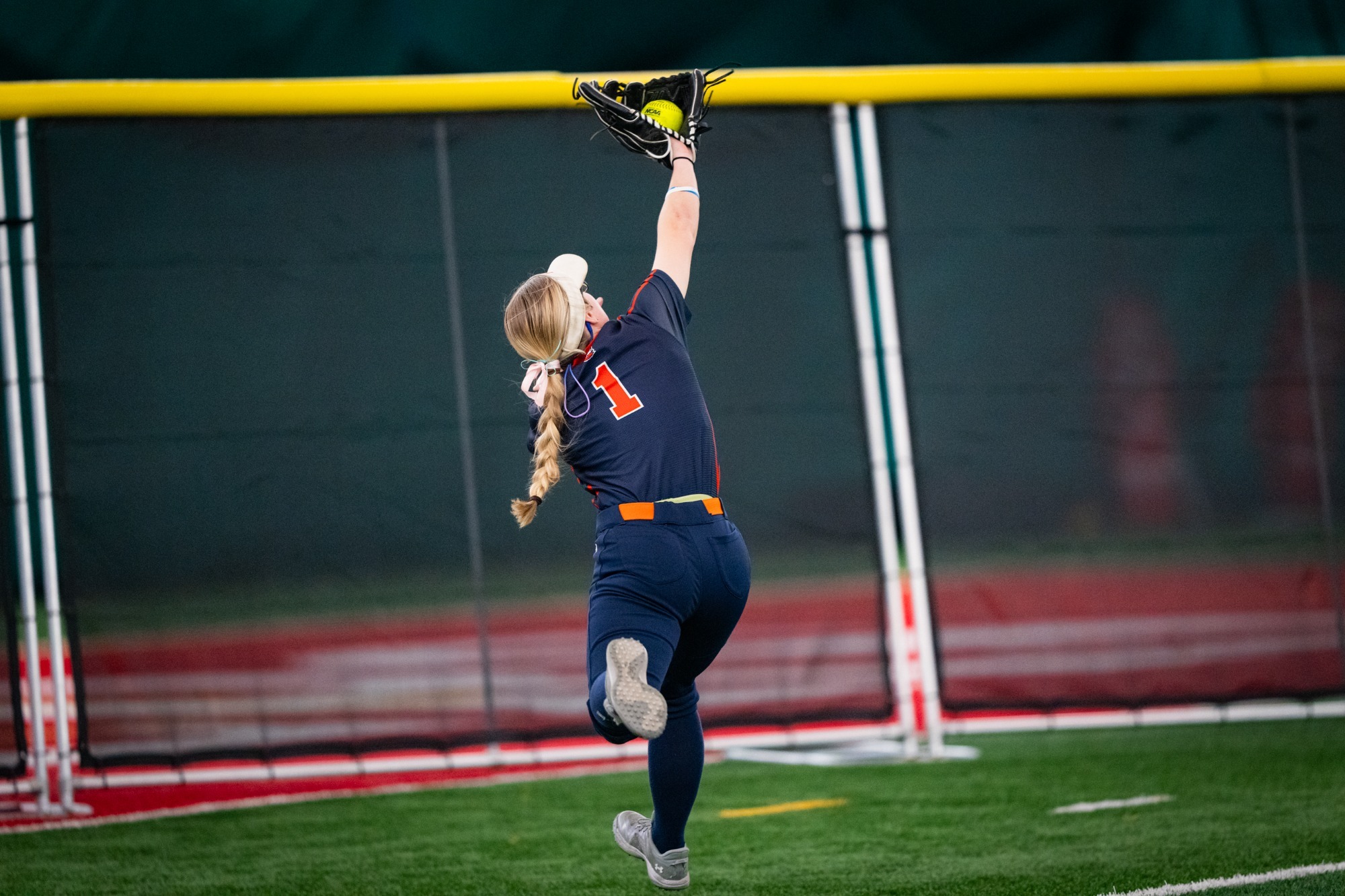 Cassidy Bagnell makes great running catch