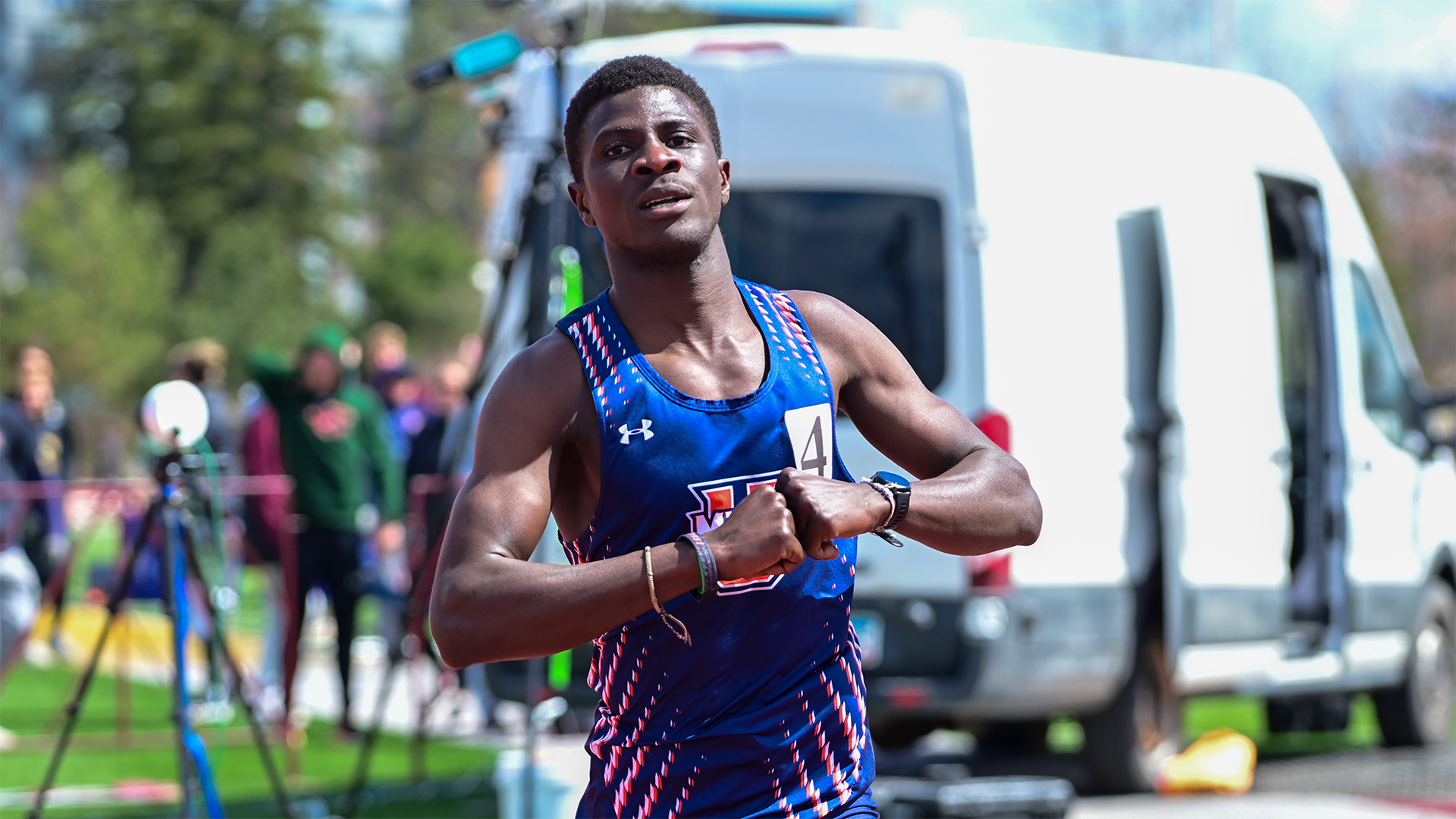 Gideon Hammah celebrates 800m victory