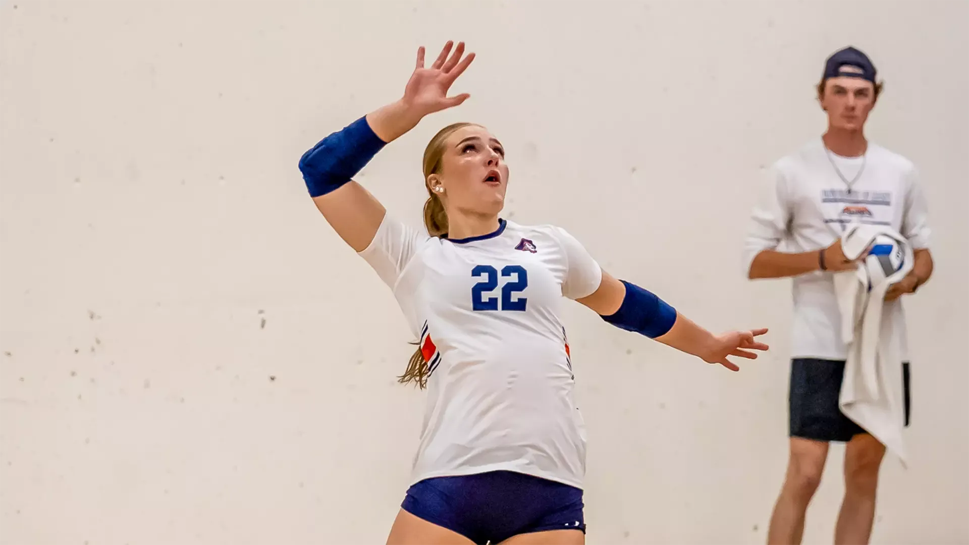 Norah Thome serving in opener