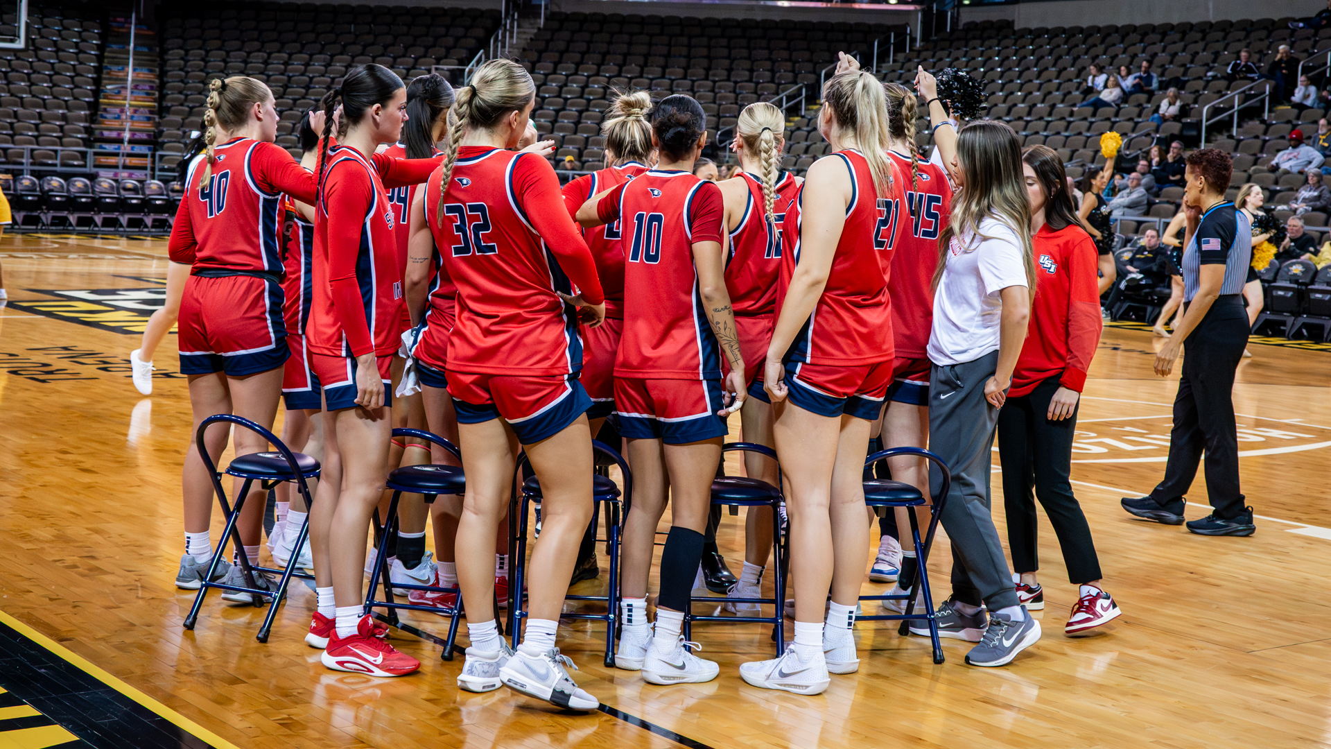 20251130_WBB_vs_NKU_huddle